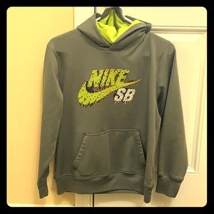 Boys Nike pull over